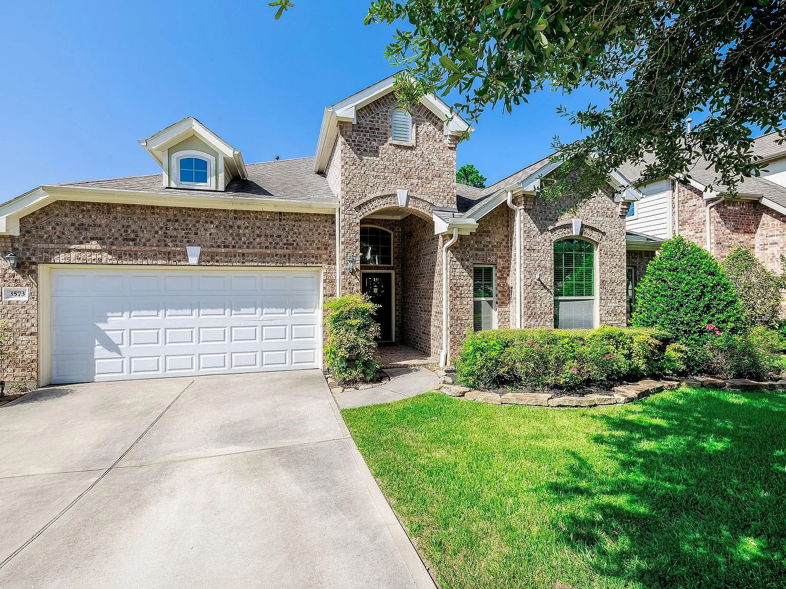 3 bed, 2.0 bath, 2234 sqft, $2,600 — Photo 3