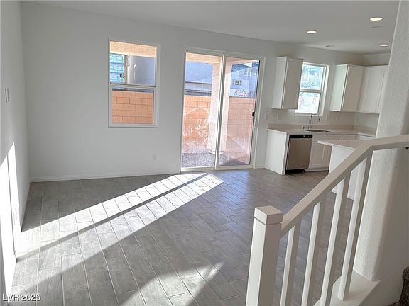 3rd image of 4763 Illustria Ave