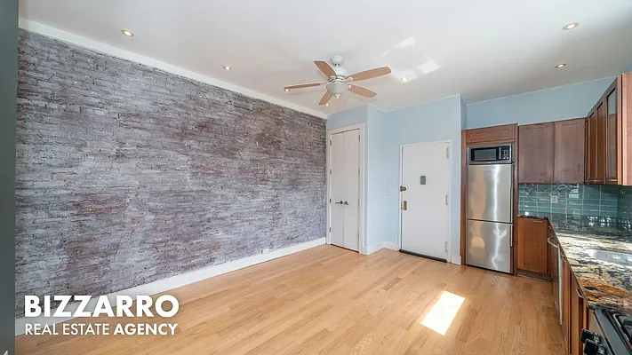 Living room, photo 2