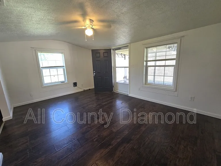 237 Helen Ave #B — Photo 2