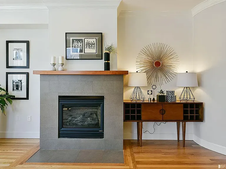 Gas fireplace