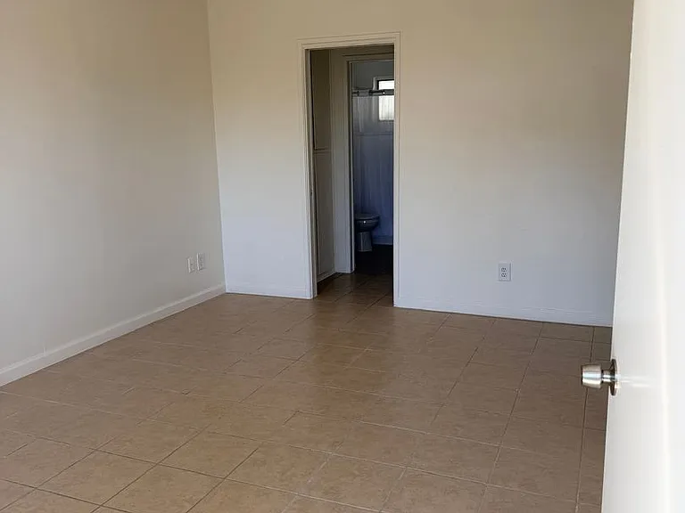 549 McIntosh St — Photo 9