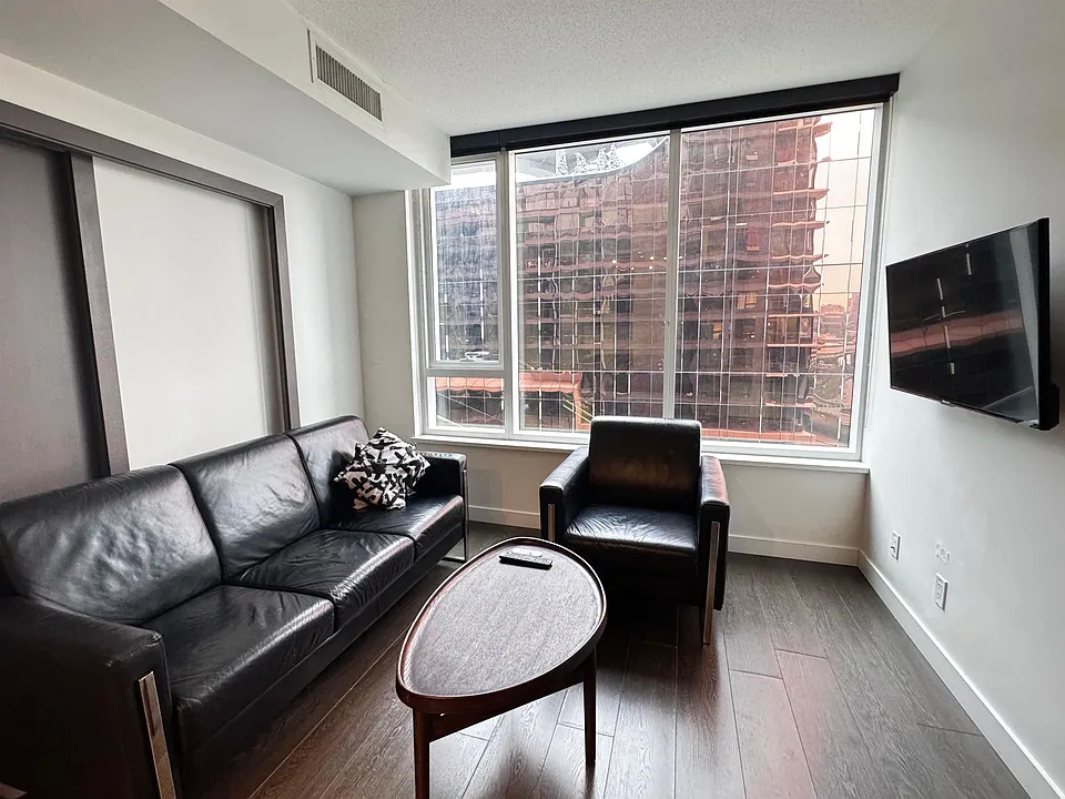 38 Smithe St #755