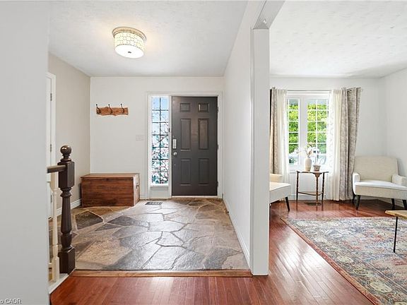 3rd image of 44 Marion St