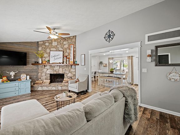 3rd image of 231 Yorkshire Cir