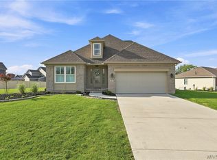 8 Samantha Ct, Buffalo, NY 14224