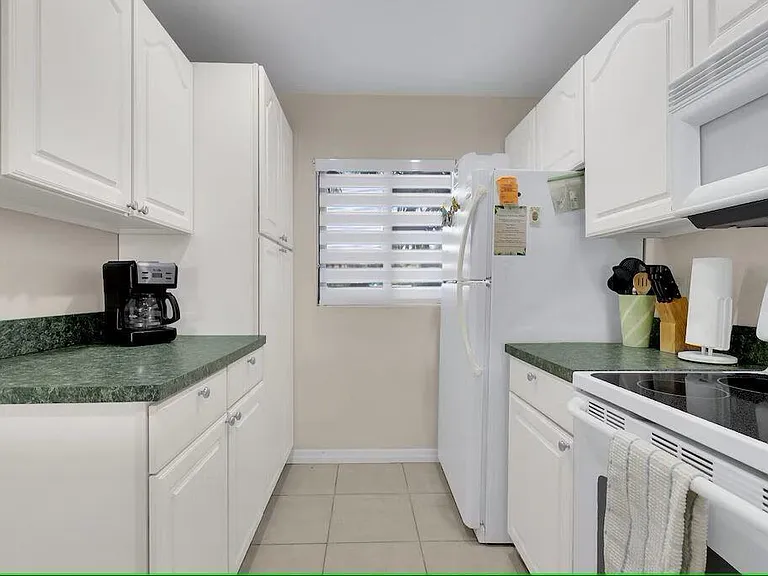 10102 S Ocean Dr #107 — Photo 35