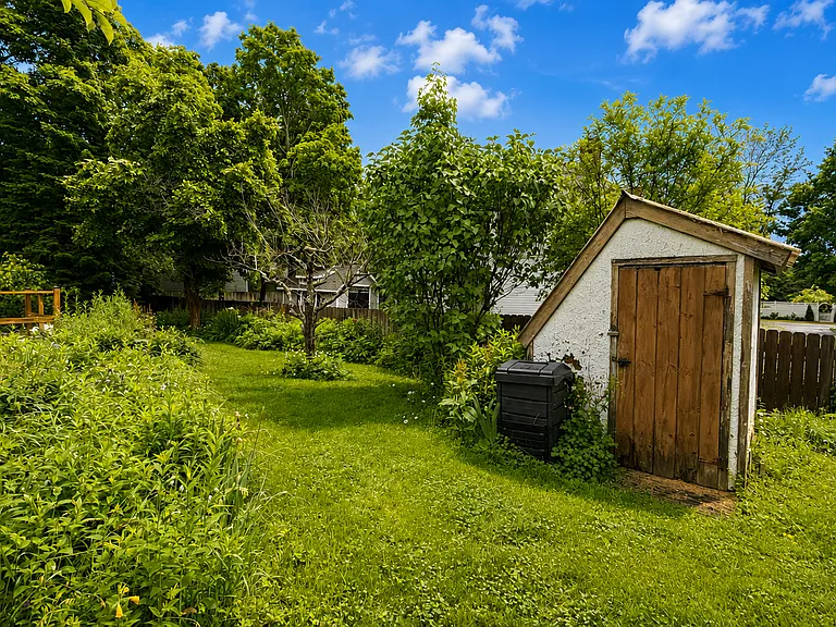 240 Pine St — Photo 23