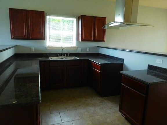 3rd image of 3957 Odin St