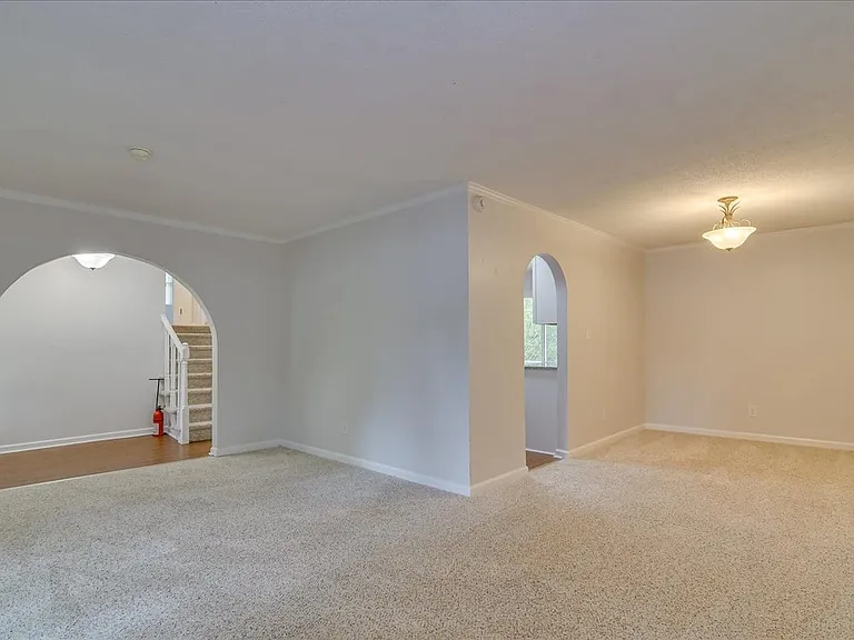 303 Meadowlake Dr — Photo 5