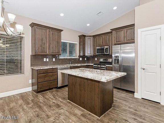 5th image of 749 W Pine Knoll Dr