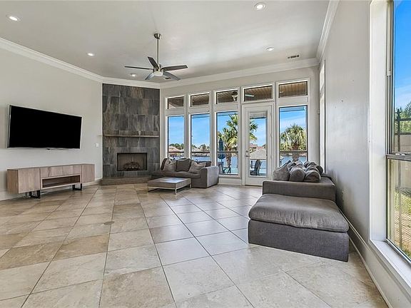 5th image of 1473 Royal Palm Dr
