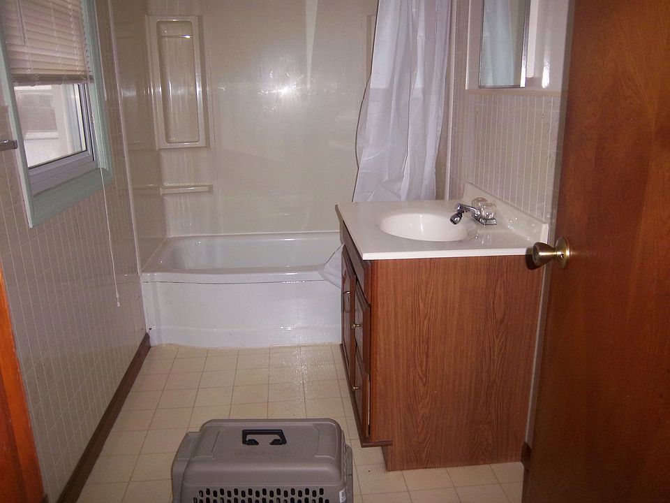 2nd image of 980 Columbia St