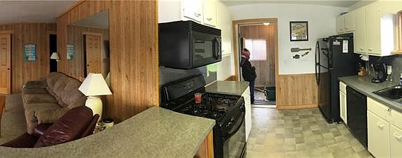 3rd image of 170 Lakeshore Dr