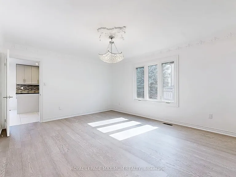 22A Waltham Cres — Photo 6