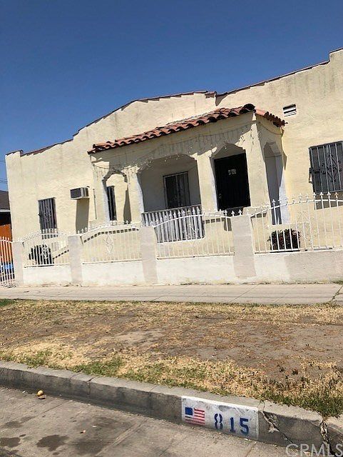 1st image of 815 W 92nd St