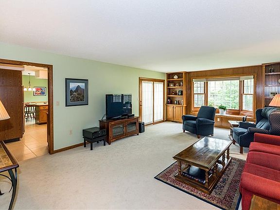 5th image of 3221 White Oak Cir