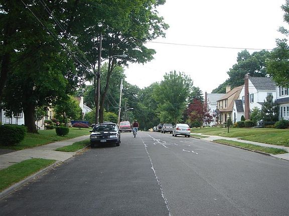 5th image of 81 Hawley Ave