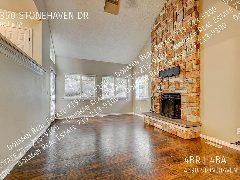 4390 Stonehaven Dr — Photo 17