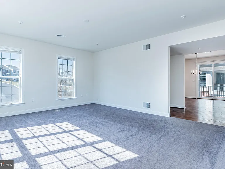 1338 Saxton Way — Photo 6