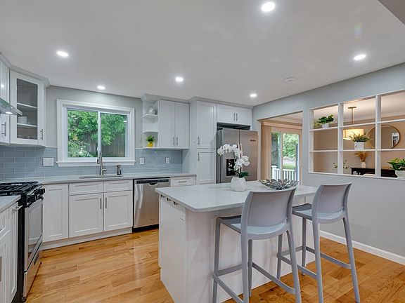 4th image of 1 Sherwood St