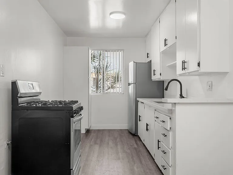 3933 Nicolet Ave — Photo 4