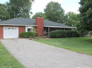 905 S Olive St, Louisburg, KS 66053