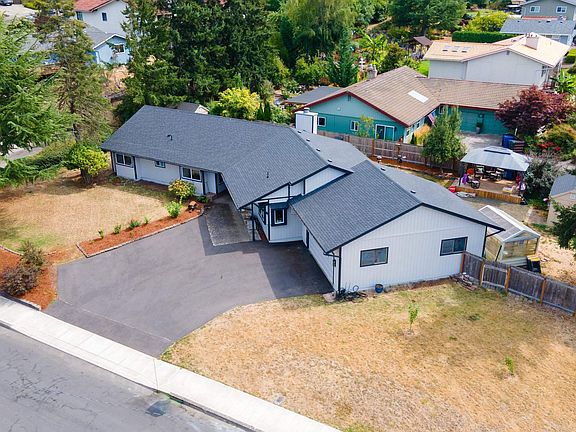 2nd image of 1080 Hope Ave NW