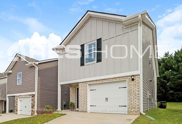 1st image of 1068 Briar Creek Ct NE