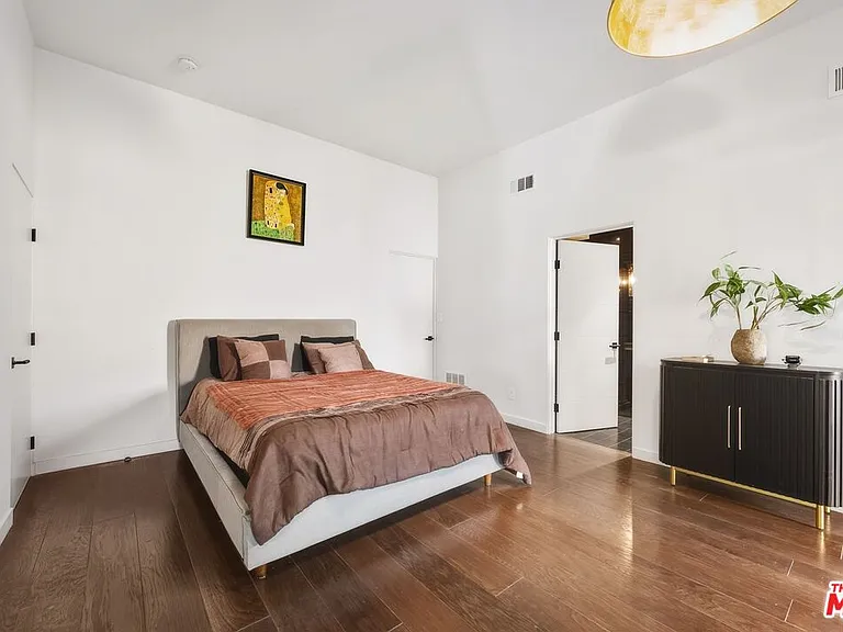 3601 Dixie Canyon Pl — Photo 19