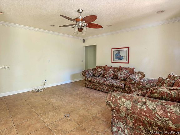 5th image of 931 S Northlake Dr