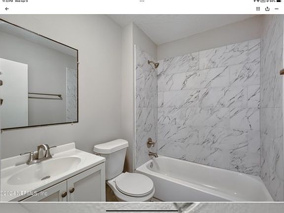 4th image of 2819 Oak St #4