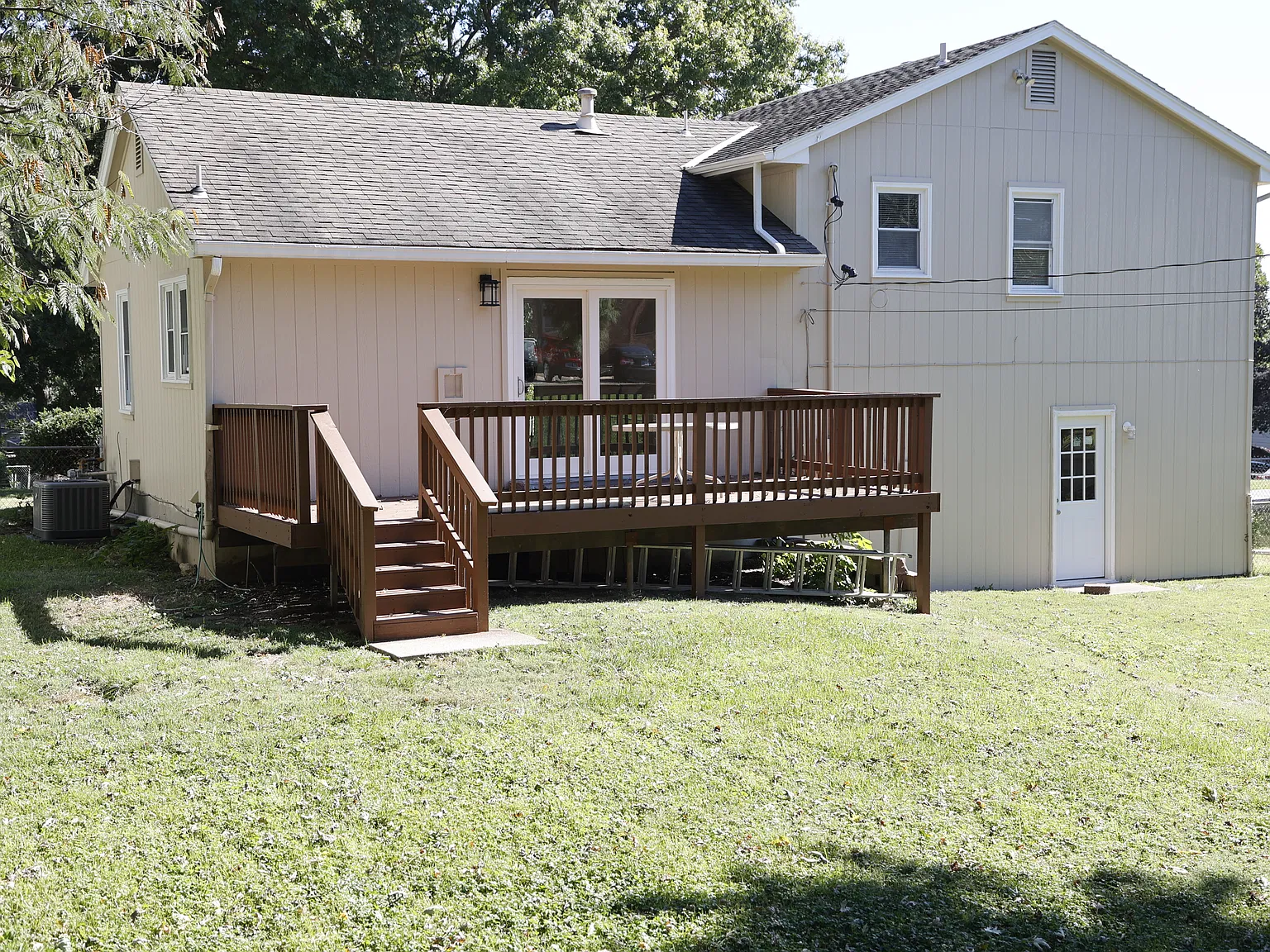 3 bed, 1.5 bath, 990 sqft, $2,350 — Photo 3