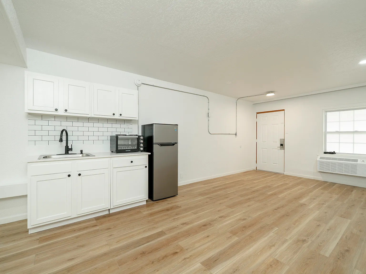 Studio, 300 sqft, $750 — Photo 4
