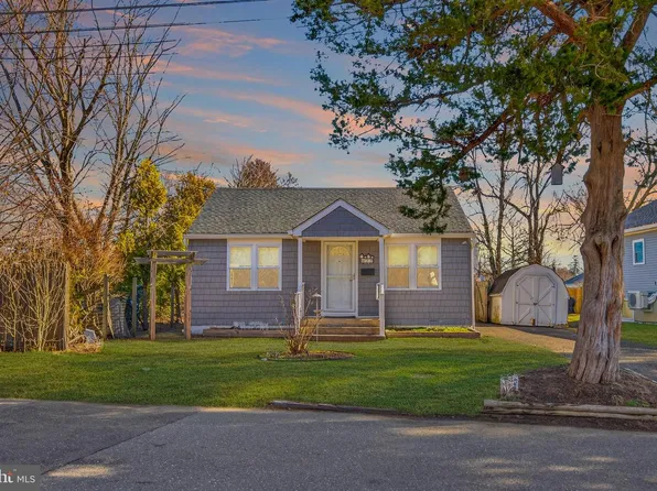 22 Twin Dr, New Egypt, NJ 08533