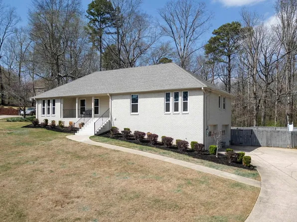 306 Sloss Cir, Trussville, AL 35173