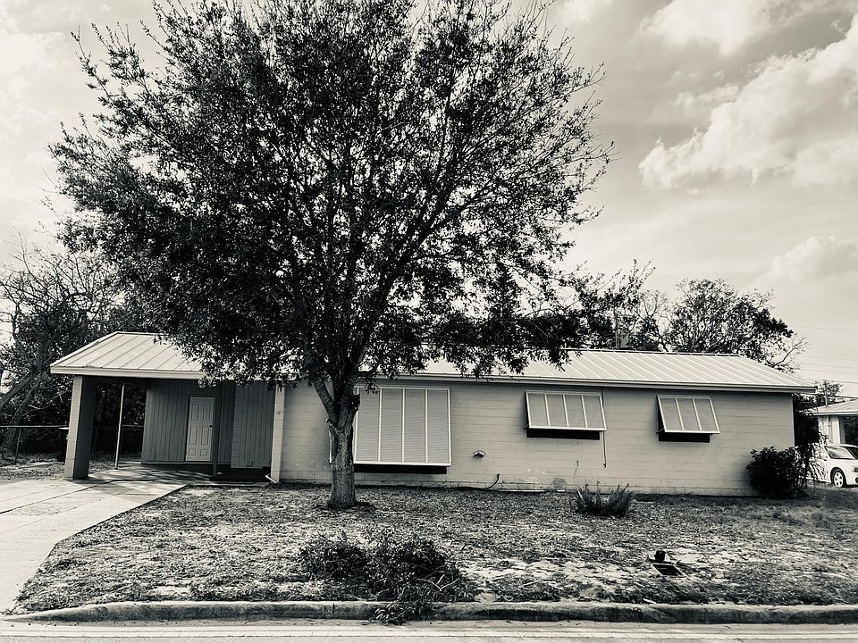 2407 Clearlake Road, Cocoa, FL 32922
Walking distance to shopping. Hurricane shutters.