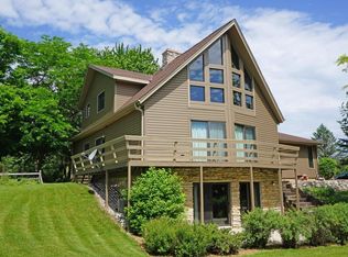 W300S5416 Fryatt Ct, Mukwonago, WI 53149