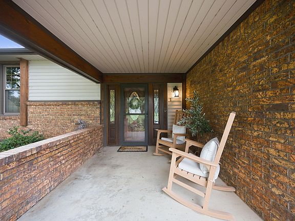 3rd image of 1 Valley View Dr