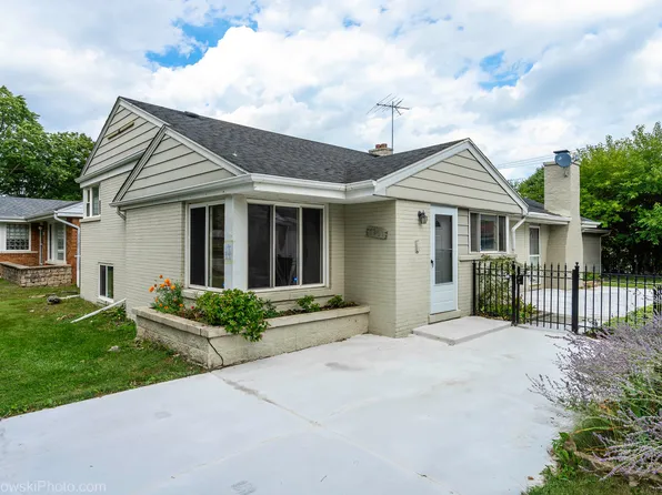 7261 N East Prairie Rd, Lincolnwood, IL 60712