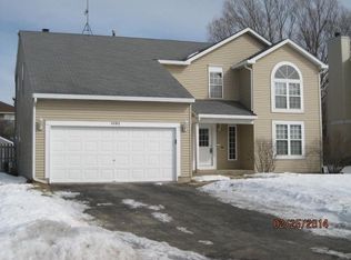 1092 Creekview Ln, Lake In The Hills, IL 60156