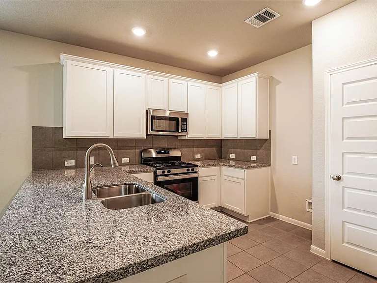 8414 Quiet Bay Dr — Photo 9