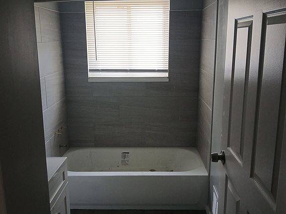 3rd image of 18331 Burgess