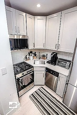 Rented by Jonis Realty | media 3