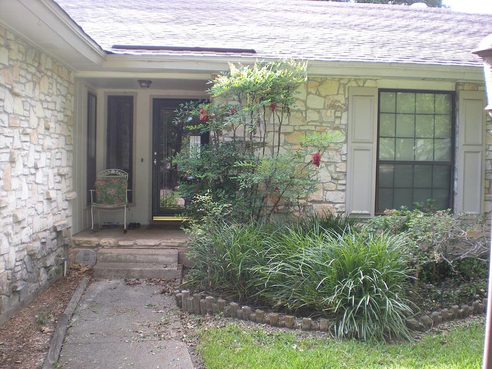 1st image of 15111 Oak Spur St