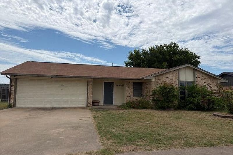 1st image of 1906 Nimitz Dr