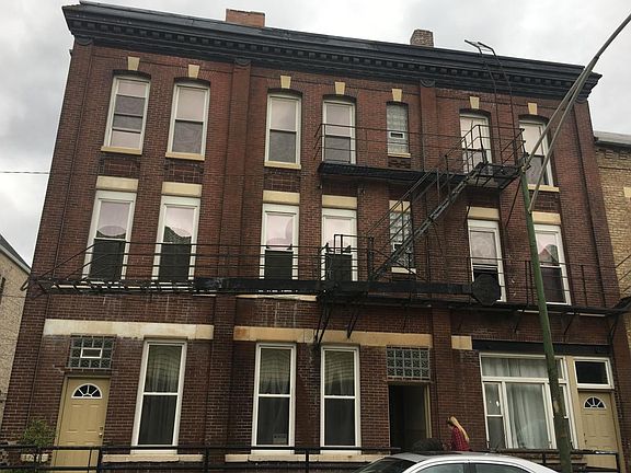 2nd image of 1410 W Blackhawk St APT 1