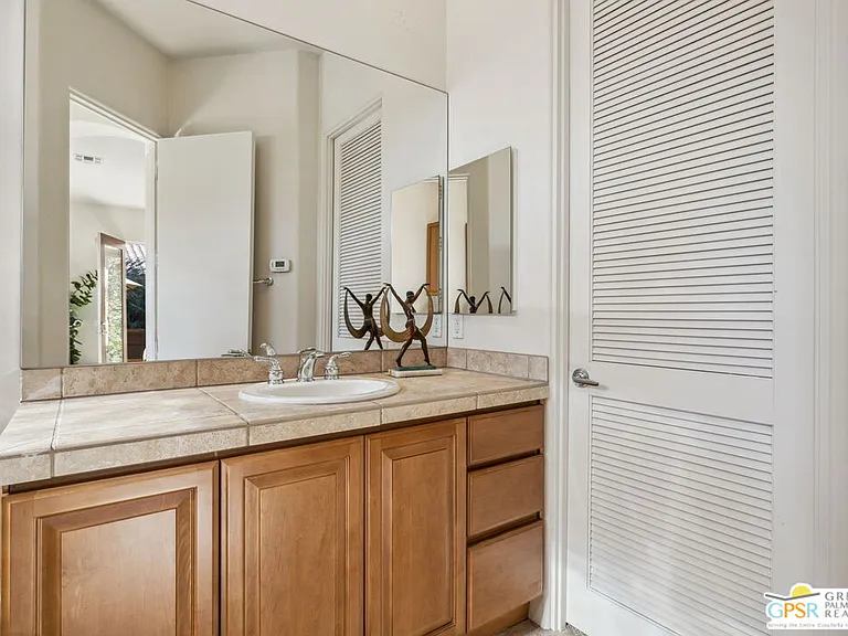 2 Varsity Cir — Photo 60