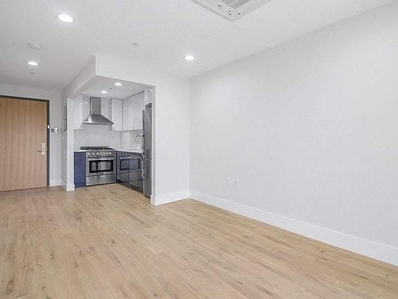 5th image of 2705 41st Ave APT 4B