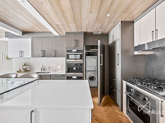 3rd image of 205 W 76th St #1101